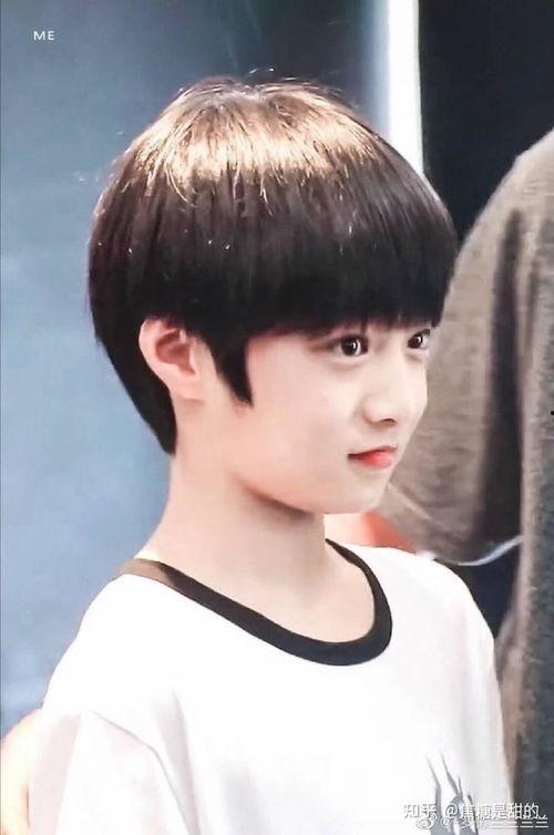 刘耀文抠图吃瓜视频